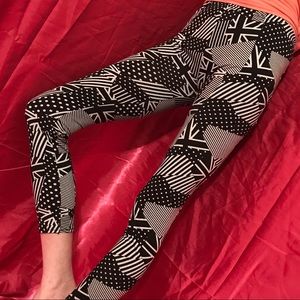 TWO Fun funky black and white striped XS 👖✖️✌🏼